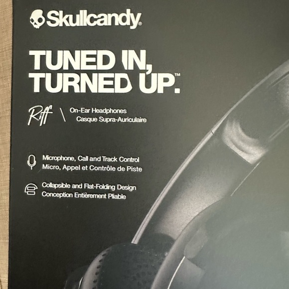Skullcandy Riff Black On-Ear Headphones - Picture 4 of 6